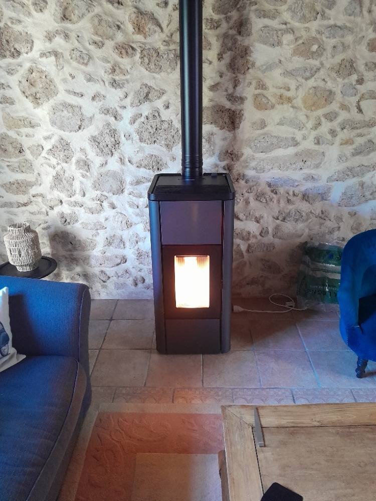installation poêle à granulés, une solution de chauffage à la fois économique et écologique.