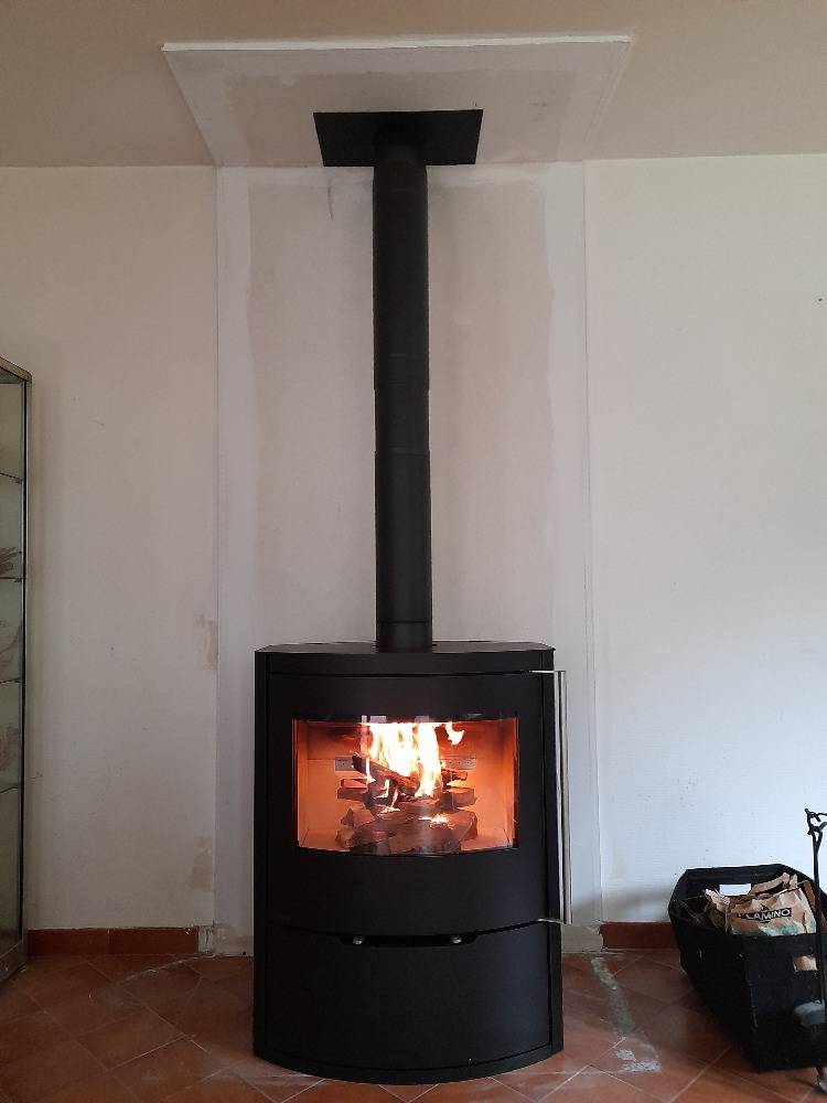 remplacement insert par un poêle à bois avec buches de 50 cm.