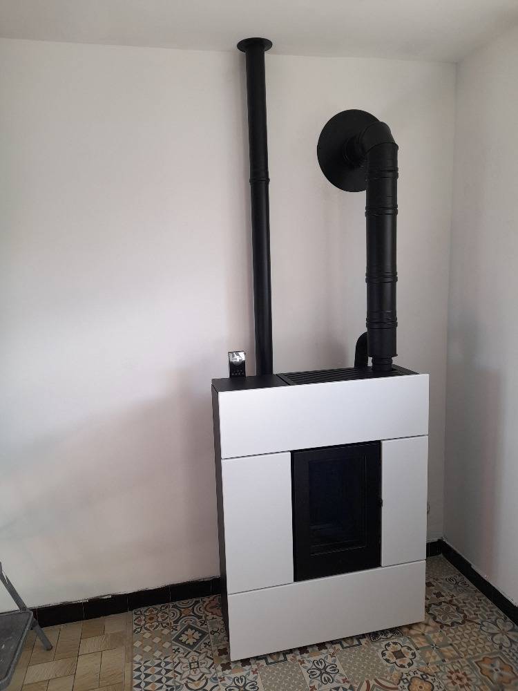 Installation d'un poêle a granulés MCZ Ray en ventouse  -Entreprise Agréé RGE