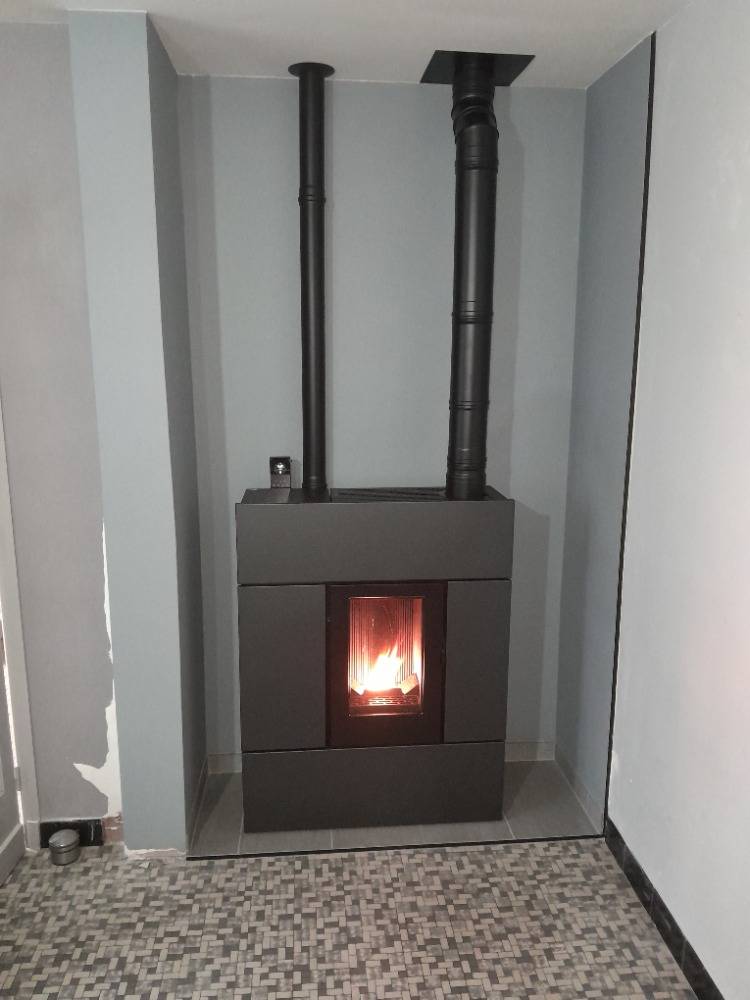 Installation professionnelle d'un poêle a granulés MCZ  - Agréé RGE