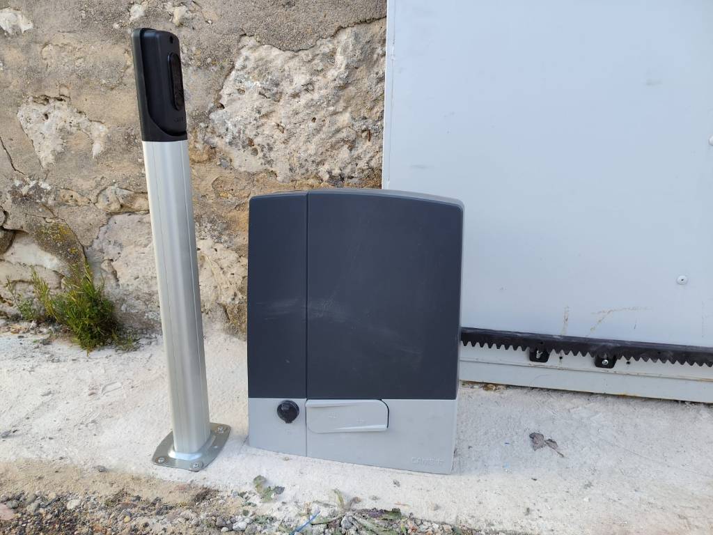 Motorisation CAME connectée pour une porte coulissante d'un entrepôt-Essonne (91)