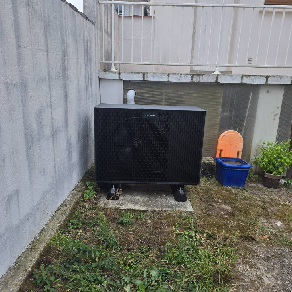 Installation d’une pompe à chaleur air/eau Viessmann Vitocal 222S. Entreprise RGE et Quali'PAC