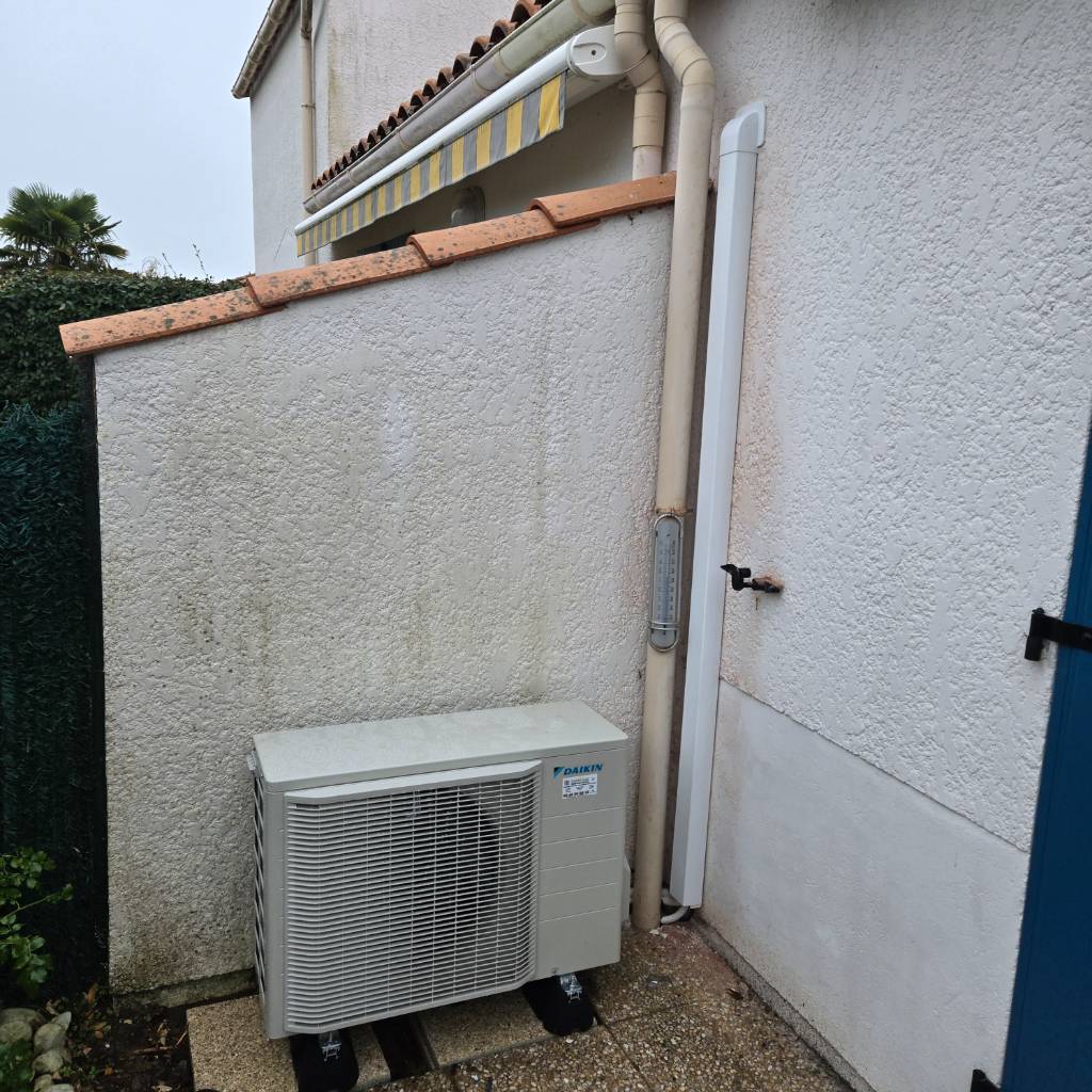 Installateur de climatisation réversible Daikin, spécialiste pompe à chaleur en Charente-Maritime 