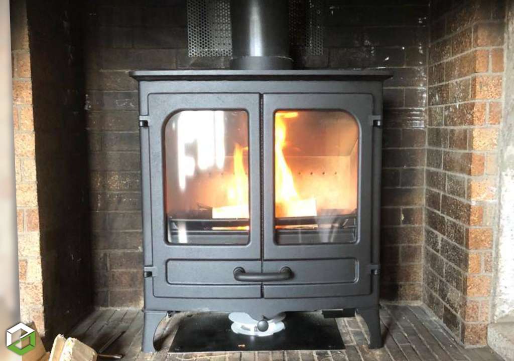 Consultez la chantier : installation d'un poêle à bois bûches charnwood - rge qualibois