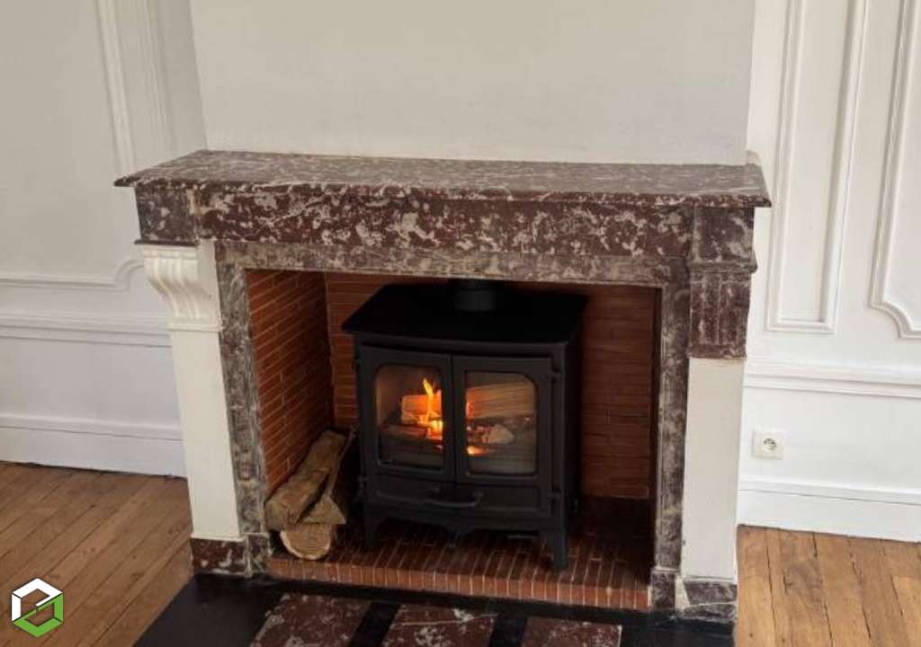 Consultez la chantier : installateur poêle à bois bûches de marque charnwood