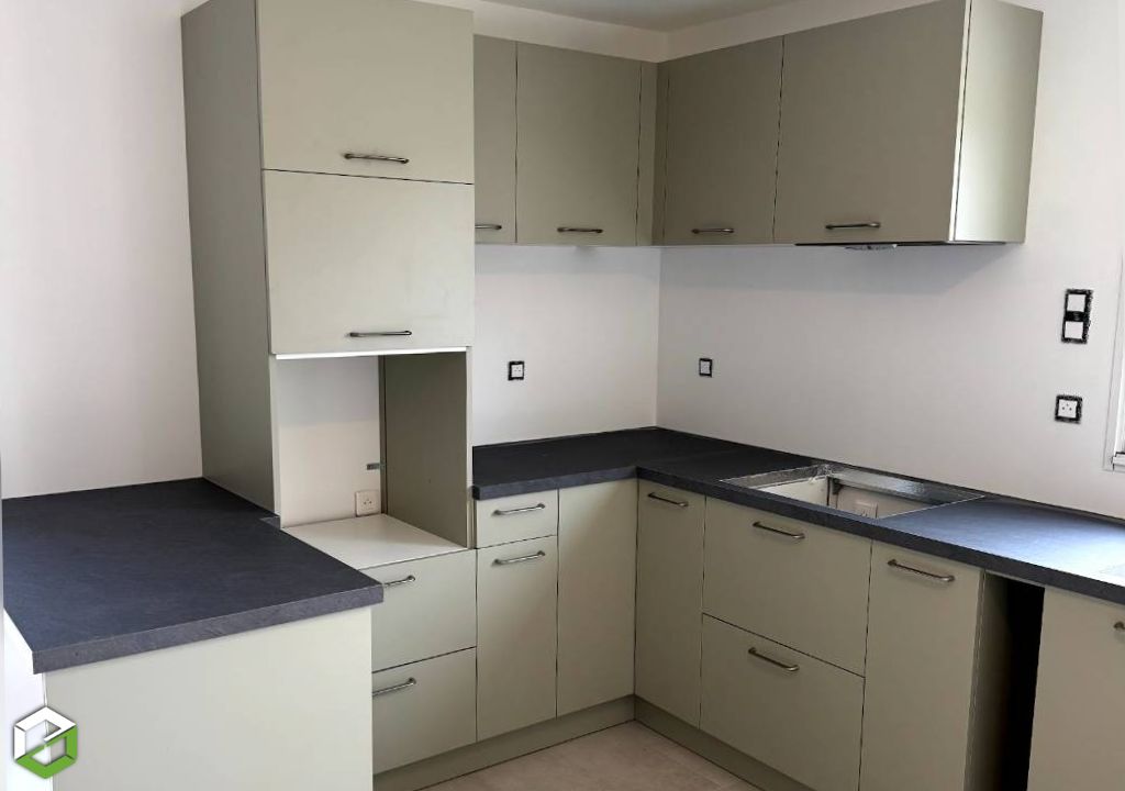 Système d’ouverture verticale assistée pour micro-ondes intégré dans la colonne four-Lot et Garonne (47)