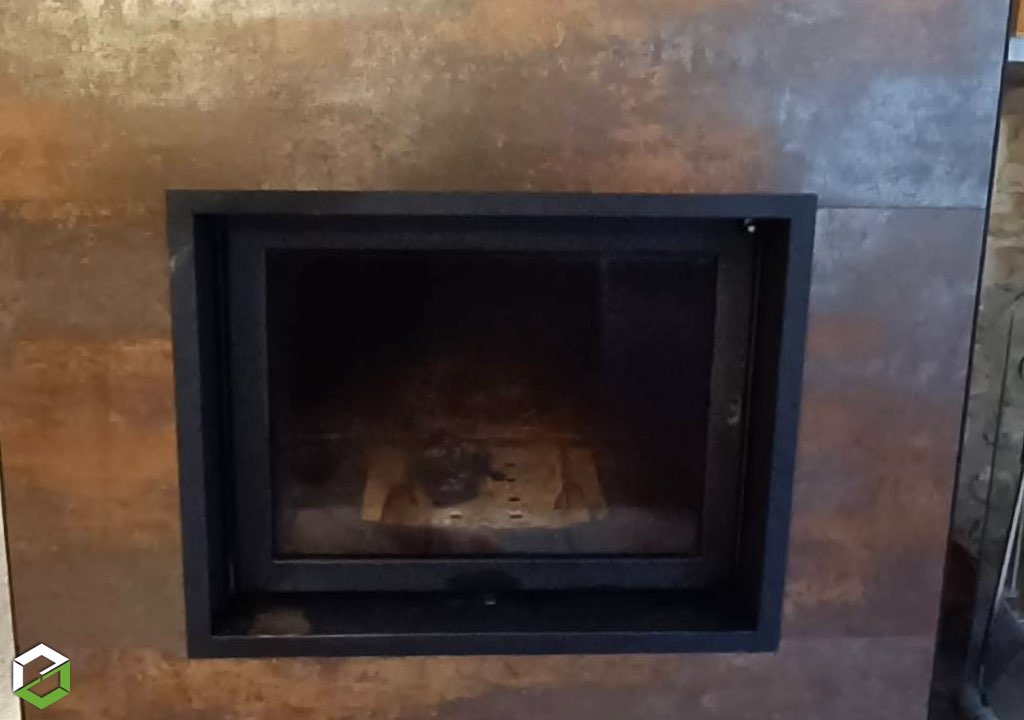 Consultez la chantier : entretien insert à bois, ramonage du conduit avec passage de caméra et livraison de bois de chauffage