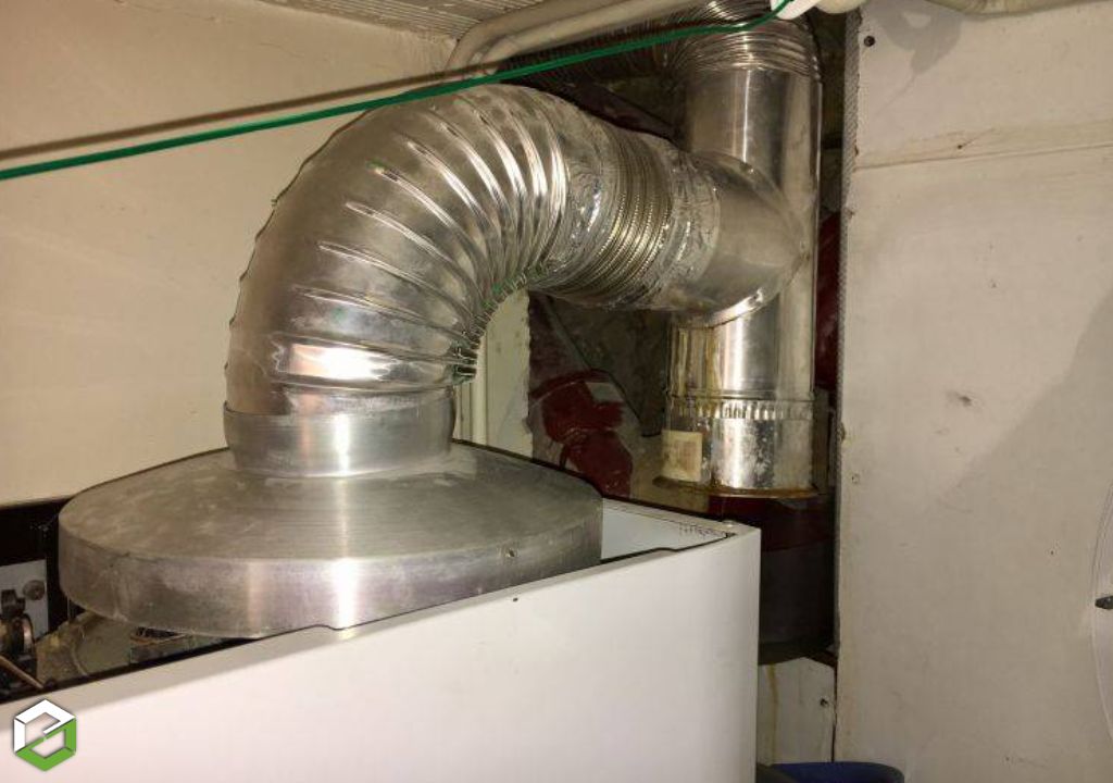 ramonage d'un conduit de fumée de chaudière gaz