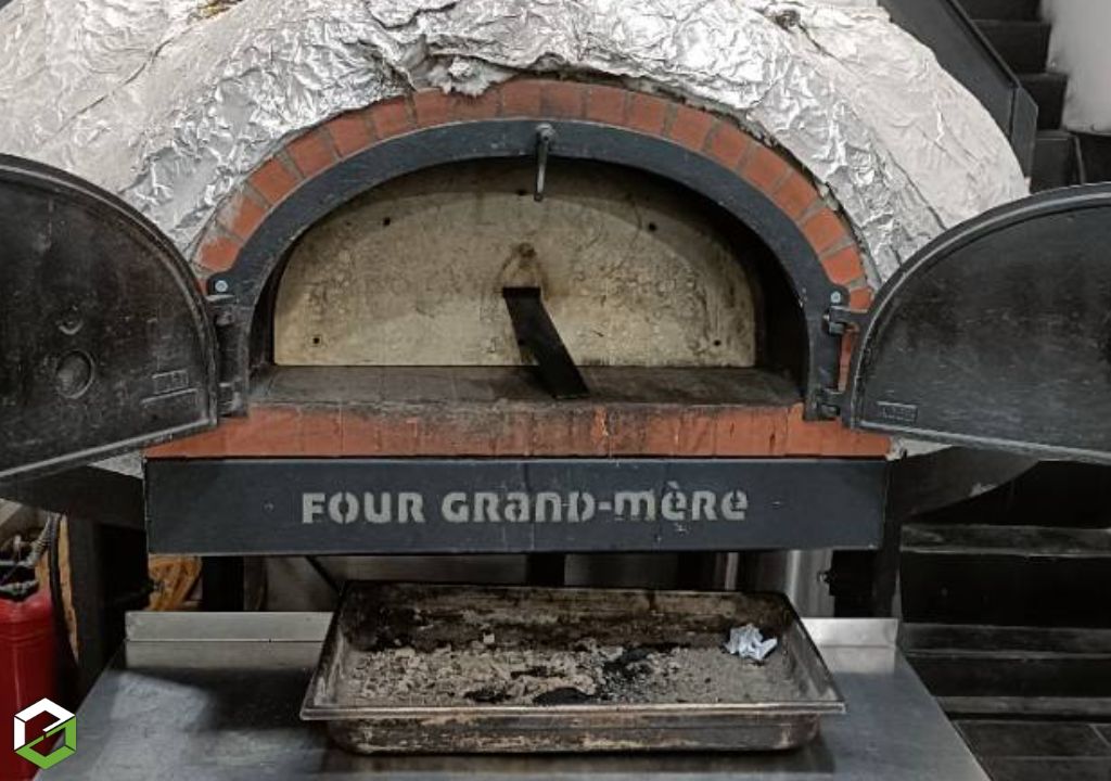 Ramonage d'un four a bois Grand-Mère