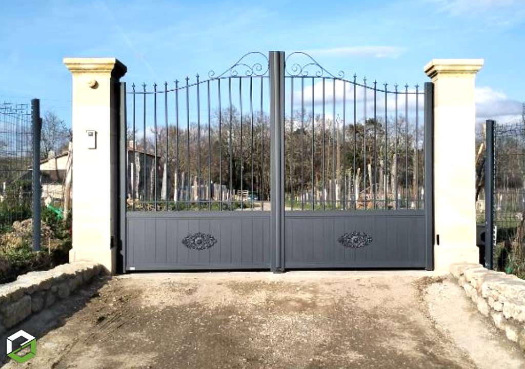Pose d'un portail en aluminium - Entreprise RGE