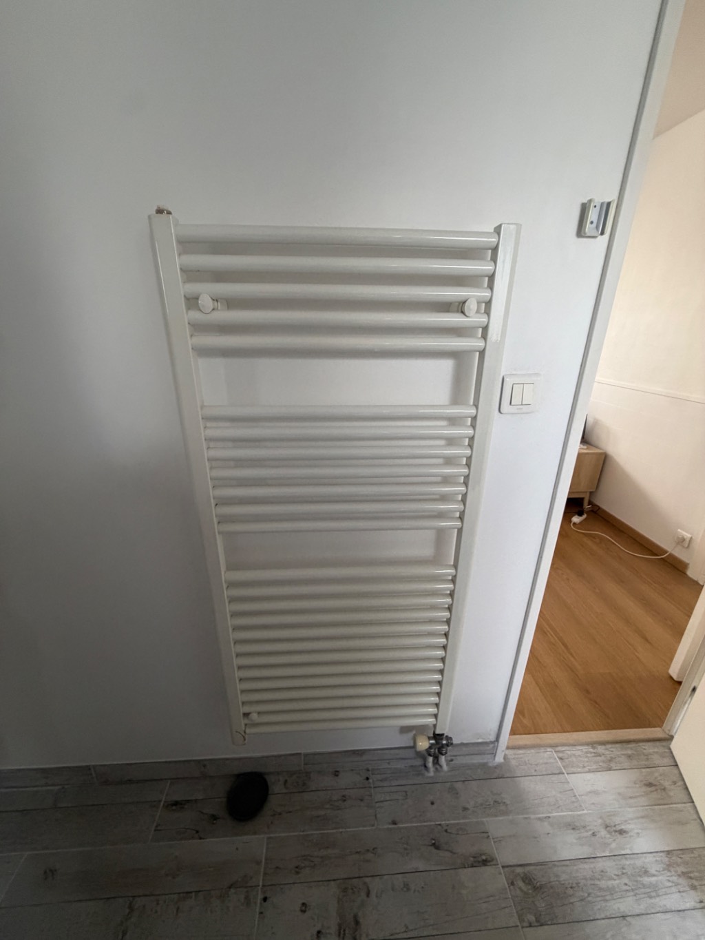 ​Installation d’un sèche-serviettes Acova-Seine et Marne (77)