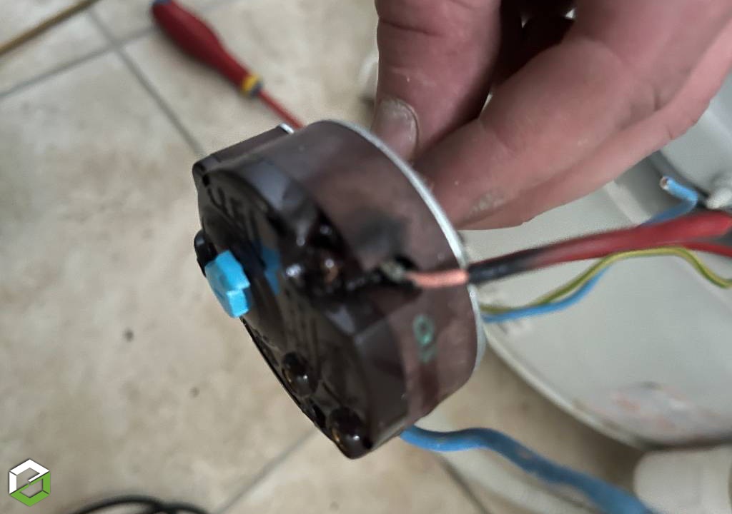 Ets Nathan Sherrard : Réparation chauffe eau électrique en panne