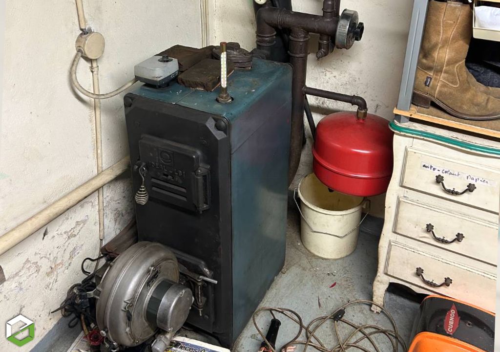 Consultez la chantier : dépannage d'une chaudière fioul idéal standard de plus de 50 ans !