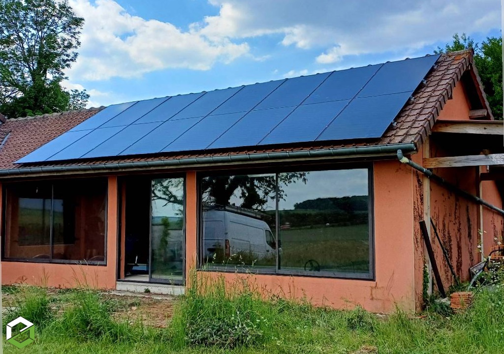 Consultez la chantier : installation de panneaux solaires de 3kwc en autoconsommation et 3kwc en revente totale 