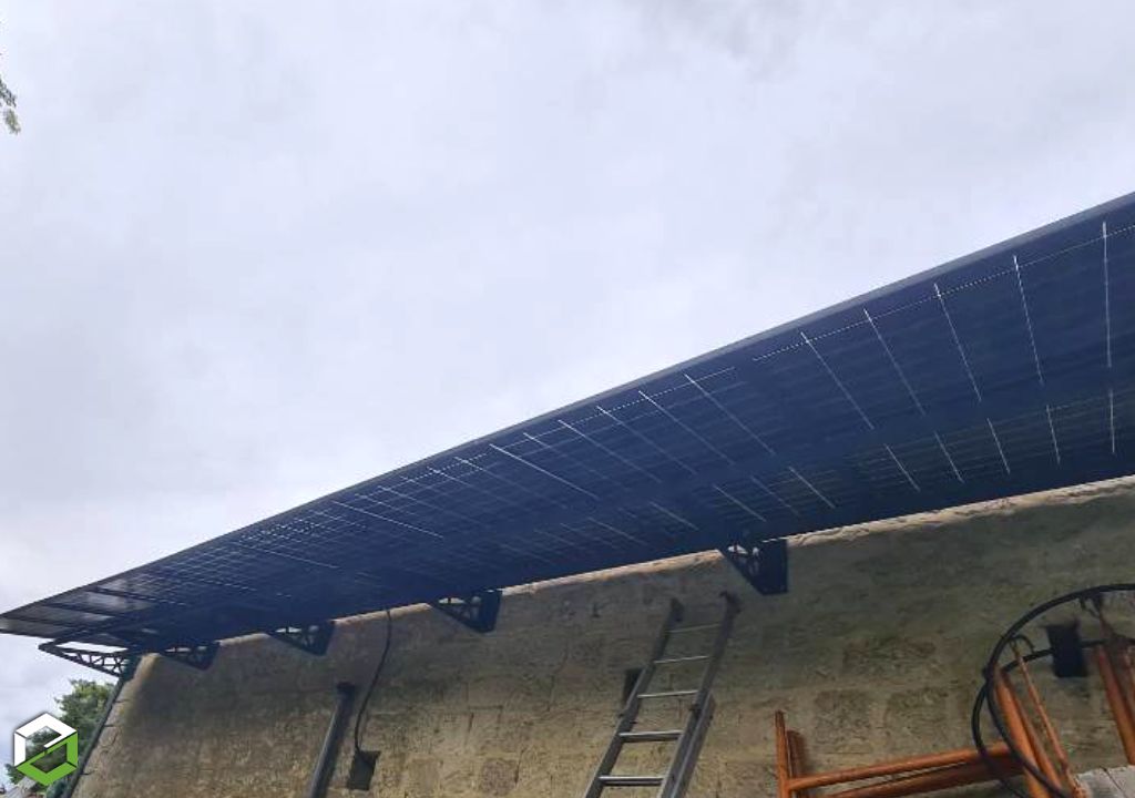 Consultez la chantier : pose d’un système solaire sur haut vent par une entreprise certifiée rge qualipv