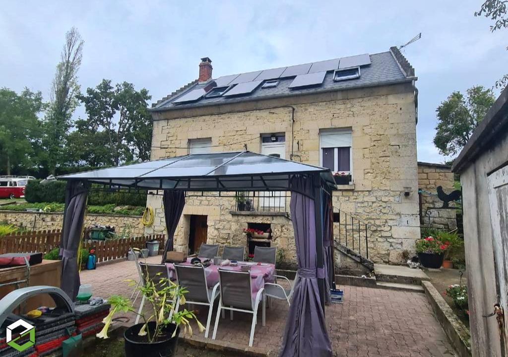 Système Photovoltaïque Complet avec Batterie et Onduleur Hybride