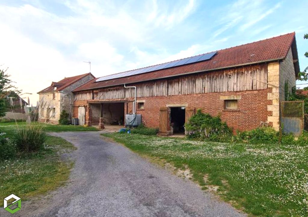 installation solaire rge qualipv : 16 panneaux sur toiture avec onduleur hybride et batterie