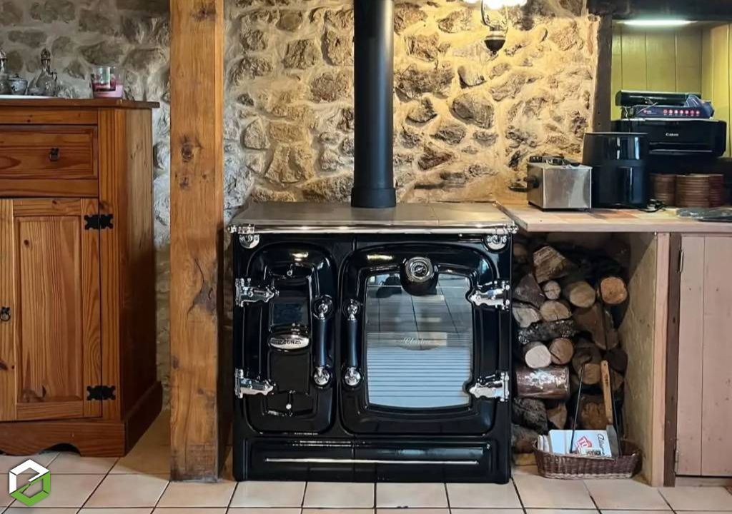 Installation d'une cuisinière à bois Lacunza Clasica 7T – Le charme authentique du feu de bois