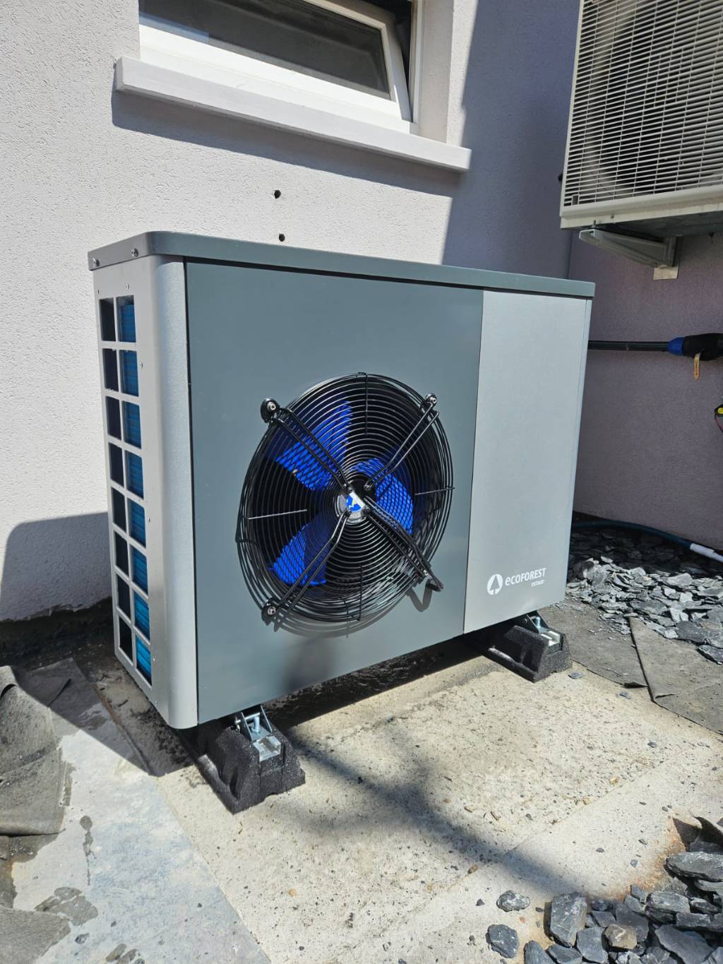 Installation et mise en service d'une pompe à chaleur AIR/EAU ECOFOREST-Bas Rhin (67)