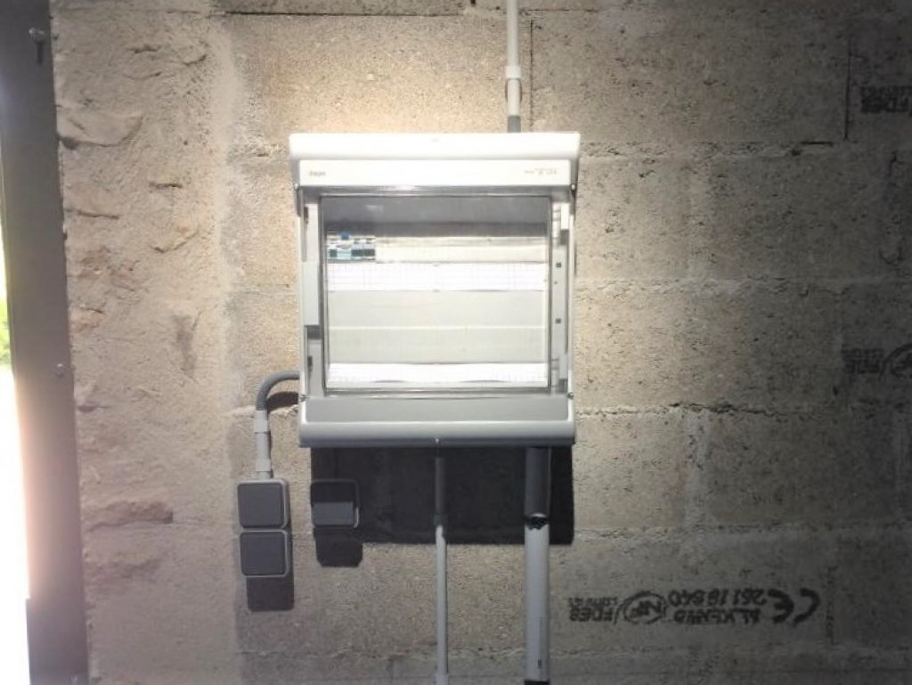 création d'une alimentation électrique pour un garage